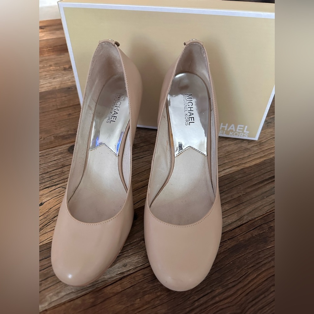 Michael Kors Classic Nude Presley Pumps - 9.5